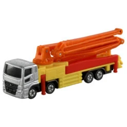 Mini Concrete Pump Truck Mitsubishi Fuso TOMICA 127